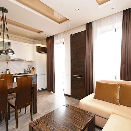 יירבאן Galaxy Inn Luxury Hostel In Center מראה חיצוני תמונה