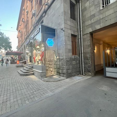 יירבאן Galaxy Inn Luxury Hostel In Center מראה חיצוני תמונה