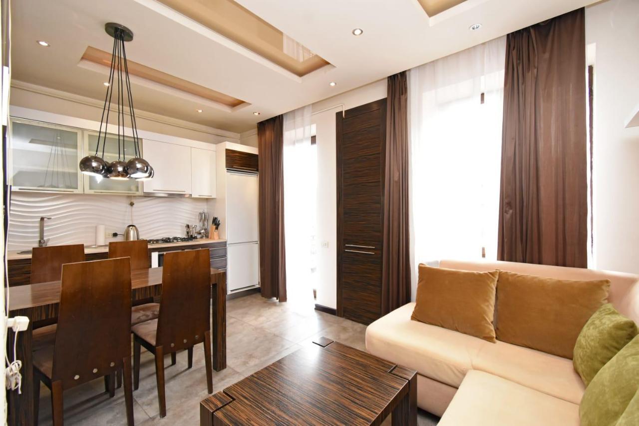 יירבאן Galaxy Inn Luxury Hostel In Center מראה חיצוני תמונה
