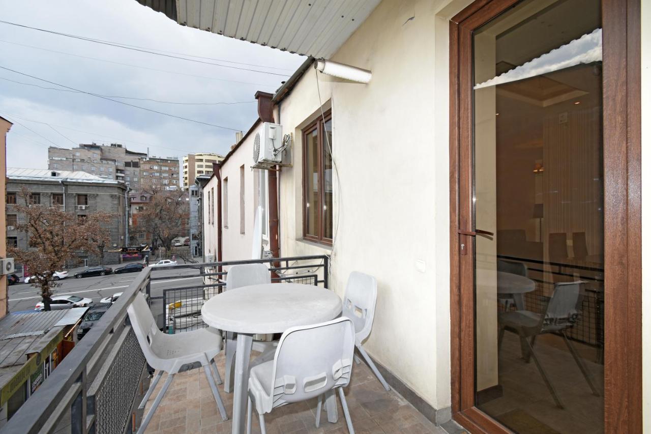 יירבאן Galaxy Inn Luxury Hostel In Center מראה חיצוני תמונה