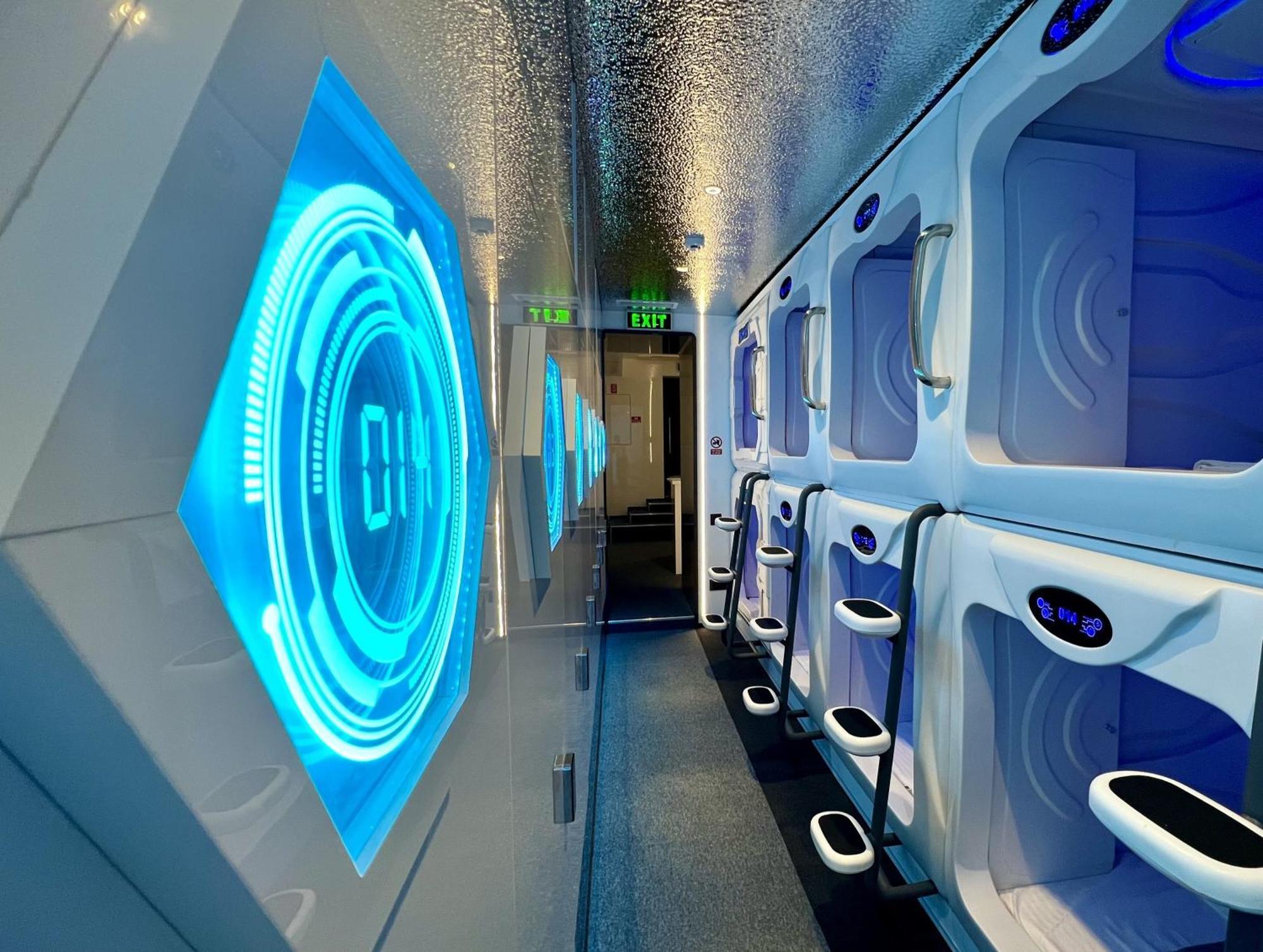 יירבאן Galaxy Inn Luxury Hostel In Center מראה חיצוני תמונה