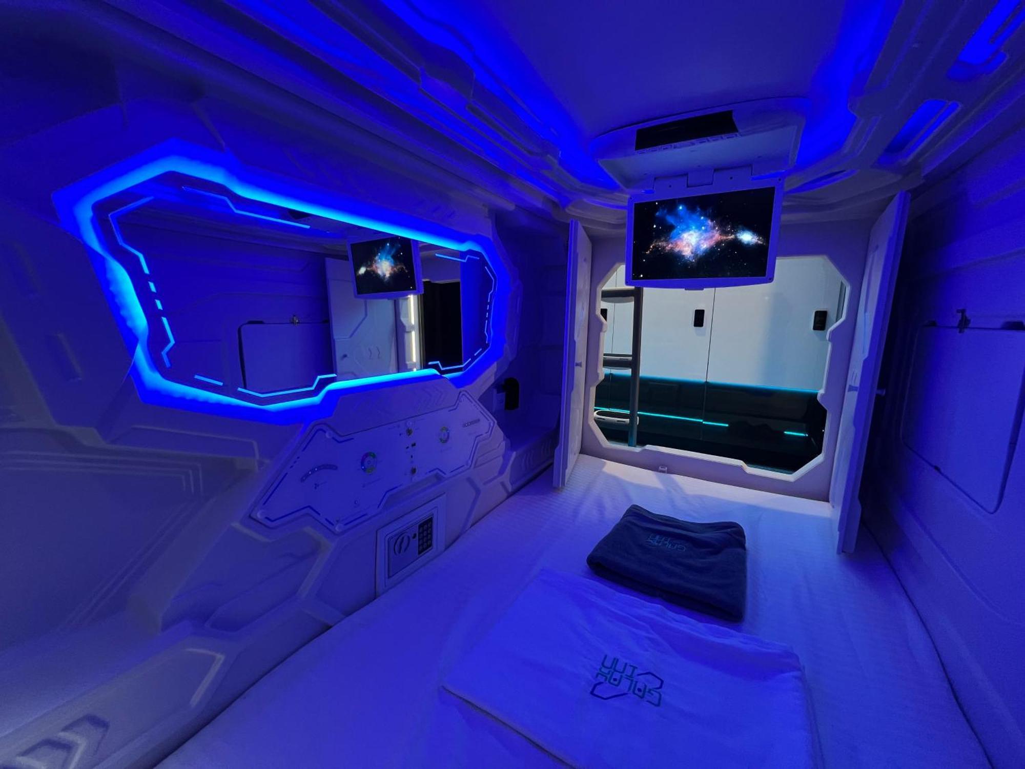 יירבאן Galaxy Inn Luxury Hostel In Center מראה חיצוני תמונה