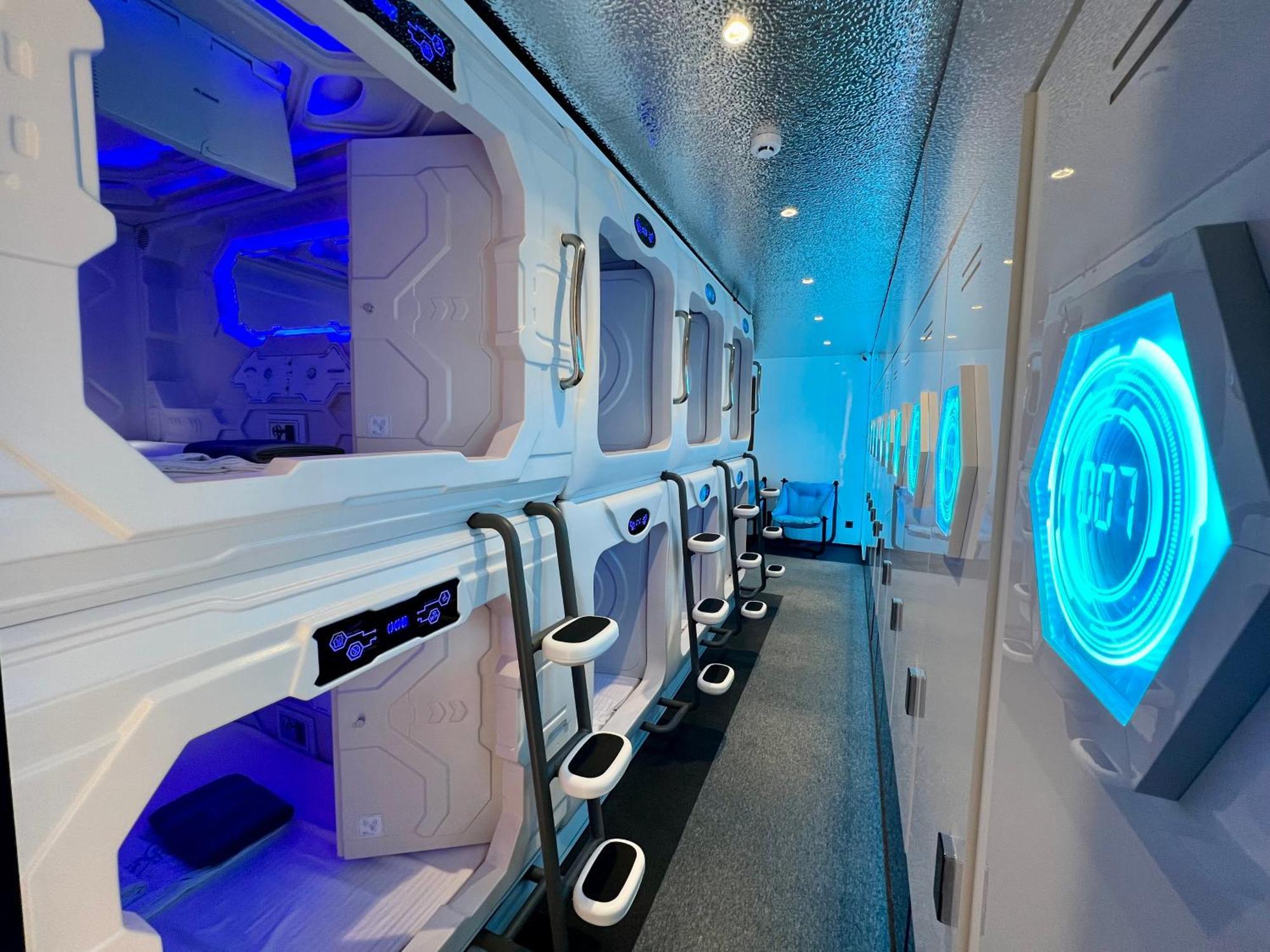 יירבאן Galaxy Inn Luxury Hostel In Center מראה חיצוני תמונה