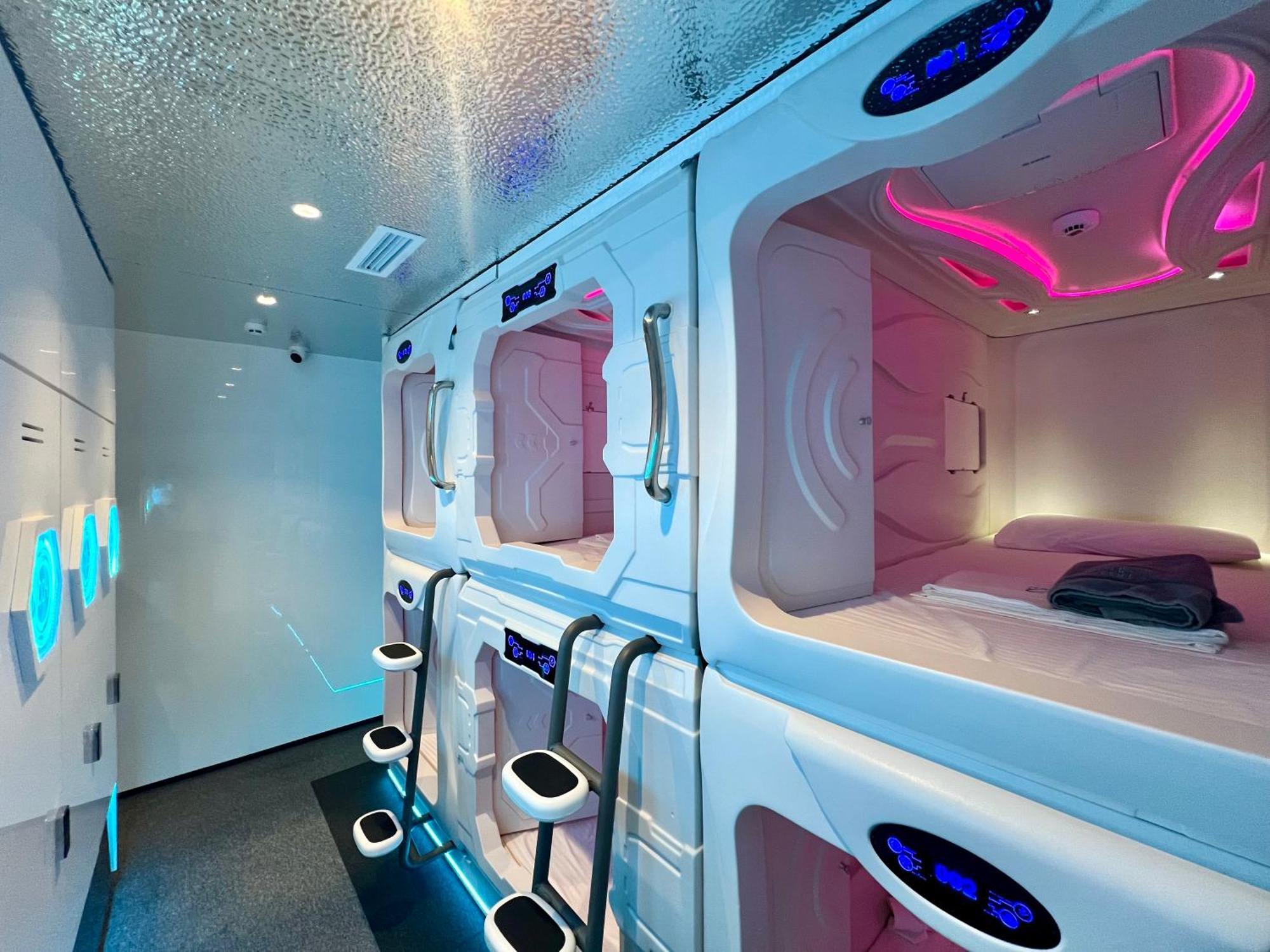 יירבאן Galaxy Inn Luxury Hostel In Center מראה חיצוני תמונה