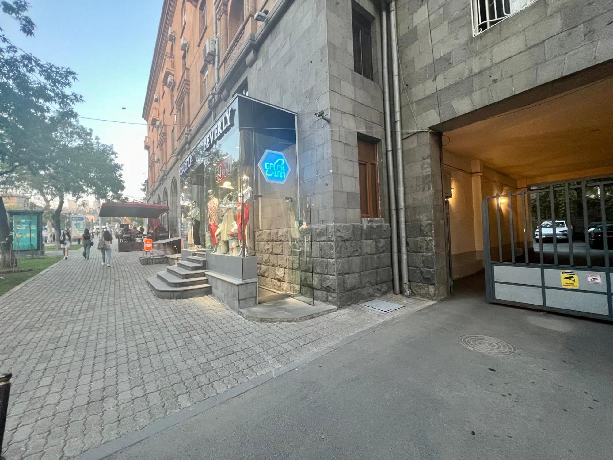 יירבאן Galaxy Inn Luxury Hostel In Center מראה חיצוני תמונה